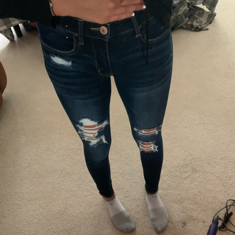 dark washed ripped skinny jeans